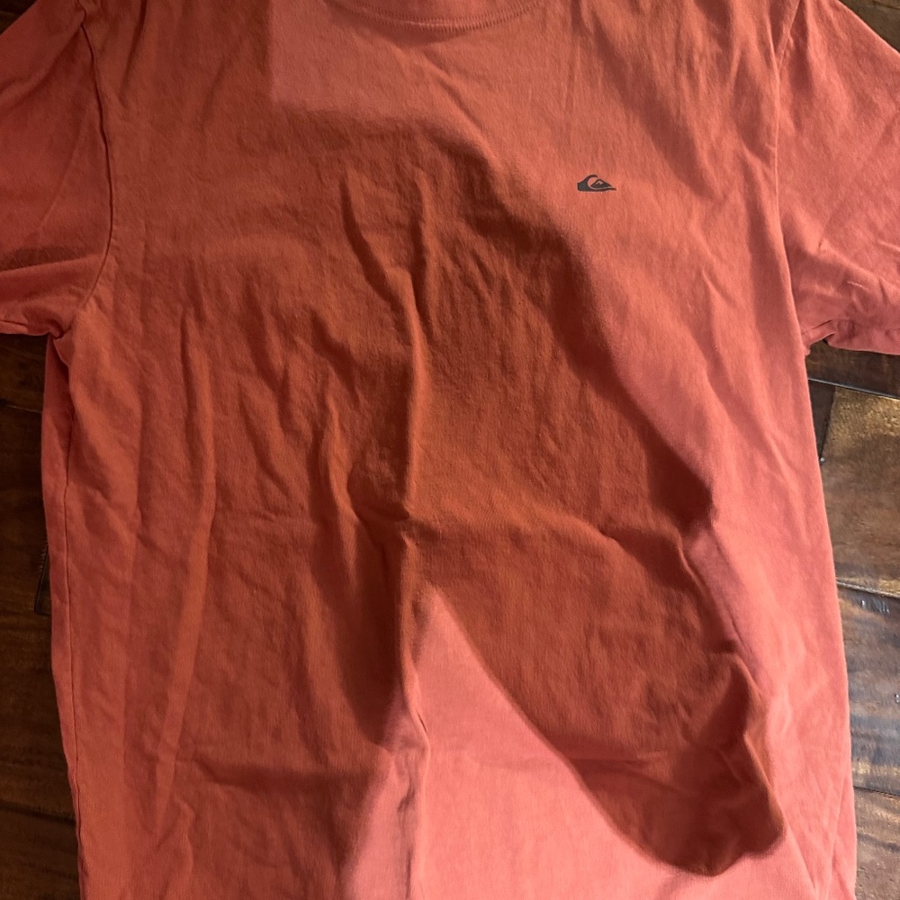 Quicksilver t shirt great condtion